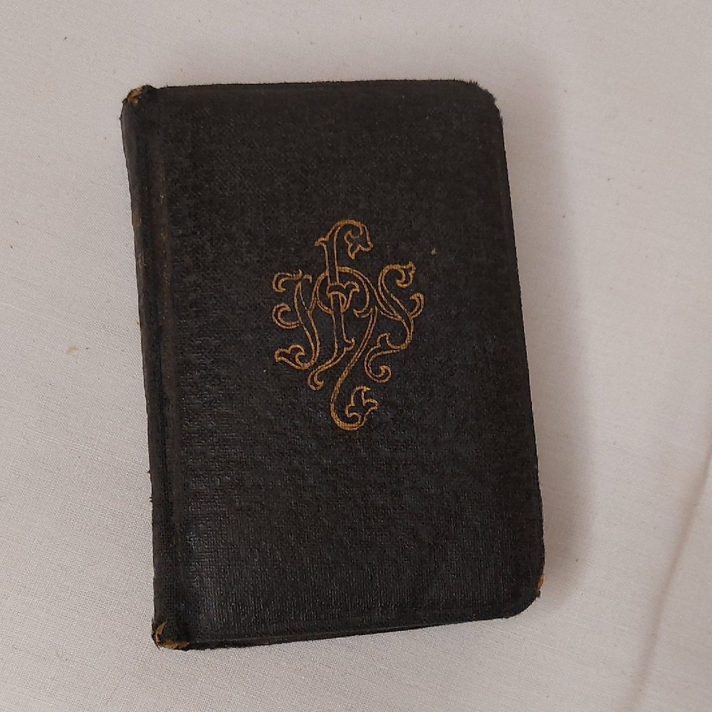 The Little Key of Heaven Prayer Book - Picture 2 of 8